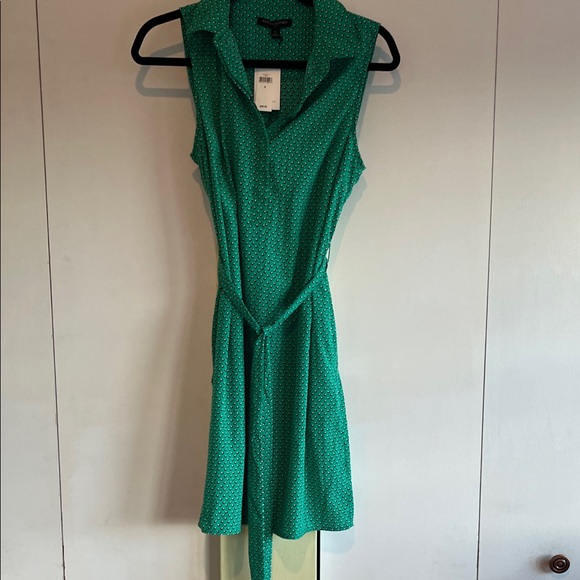 Banana Republic Dresses & Skirts - Banana Republic Green Sleeveless Polka Dot Midi Shirt Dress